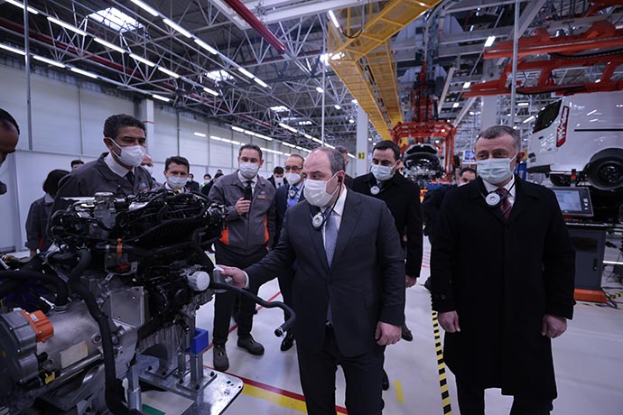 Sanayi ve Teknoloji Bakanı Varank, Ford Otosan’ın Kocaeli’deki yeni yatırım çalışmalarını yerinde inceledi