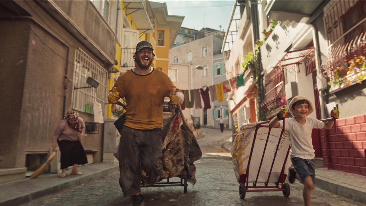 Çağatay Ulusoy’un “Kağıttan Hayatlar” adlı filminin fragmanı ve afişi yayınlandı