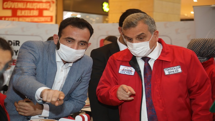 BÜYÜKŞEHİR’DEN GENÇLERİN BİLİME OLAN İLGİSİNİ ARTIRMAK İÇİN “TEKNOLOJİ ŞENLİĞİ”