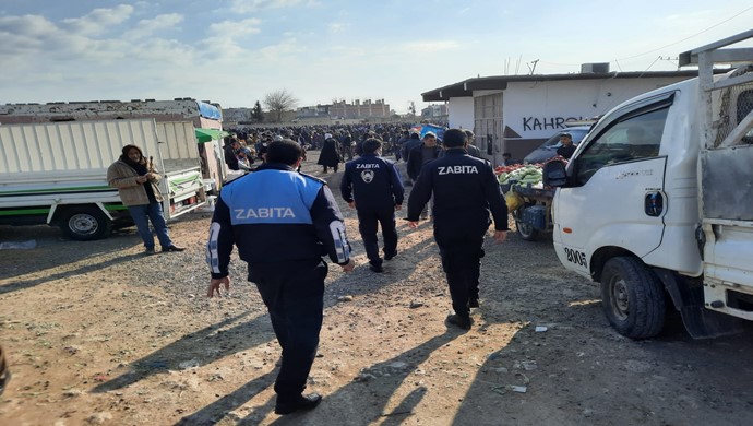 Zabıta Ekipleri seyyar satıcı ve kaldırım işgalini denetledi