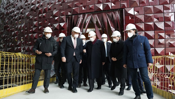 Cumhurbaşkanı Erdoğan, yapımı devam eden Taksim Camii ve Atatürk Kültür Merkezinde incelemelerde bulundu