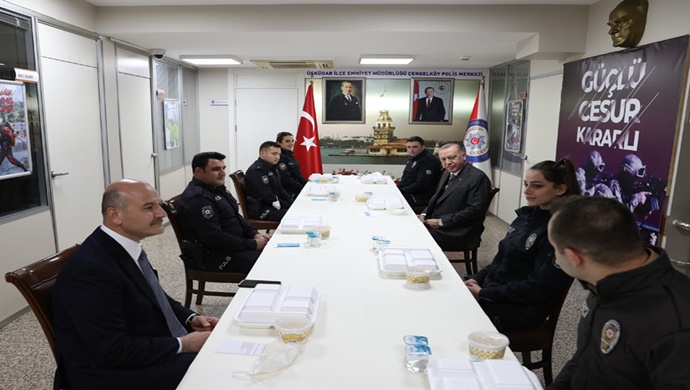 Cumhurbaşkanı Erdoğan, Çengelköy Polis Merkezi’nde iftar yaptı