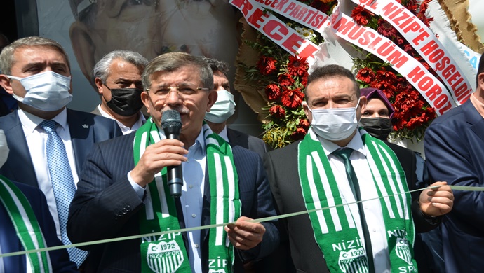 DAVUTOĞLU, GELECEK PARTİSİ NİZİP İLÇE BAŞKANLIĞININ AÇILIŞI YAPTI