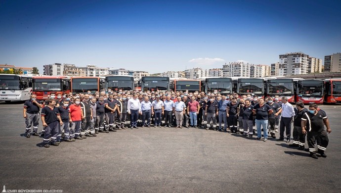 İzmir Büyükşehir Belediye Başkanı Tunç Soyer’den bayram mesaisindeki personele ziyaret