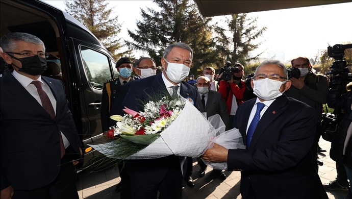 Millî Savunma Bakanı Hulusi Akar, Kayseri Büyükşehir Belediyesini Ziyaret Etti