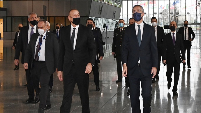 NATO Genel Sekreteri Jens Stoltenberg, Cumhurbaşkanı İlham Aliyev’i karşıladı