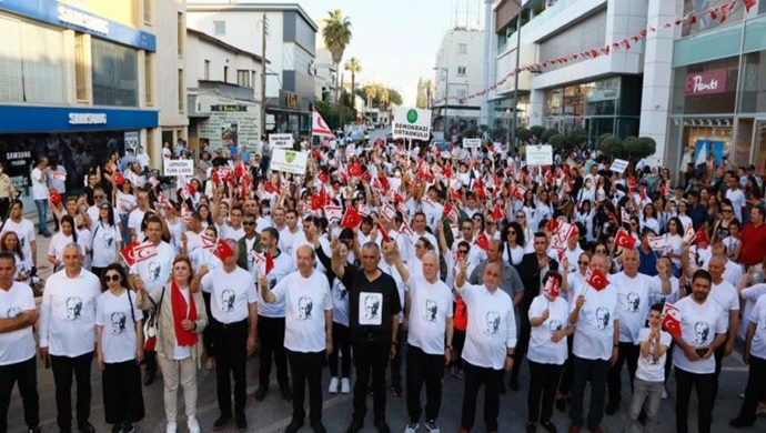 Cumhurbaşkanı Ersin Tatar, 19 Mayıs Atatürk’ü Anma, Gençlik ve Spor Bayramı dolayısıyla Lefkoşa’da düzenlenen “Atam izindeyiz” yürüyüşüne katıldı