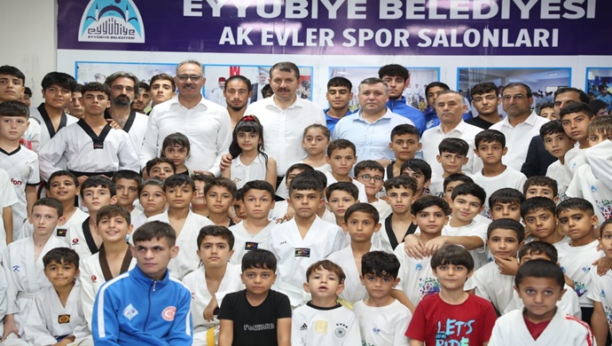 Vali Ayhan: Eyyübiye’de Elbirliğiyle Güzel Çalışmalar Yapacağız