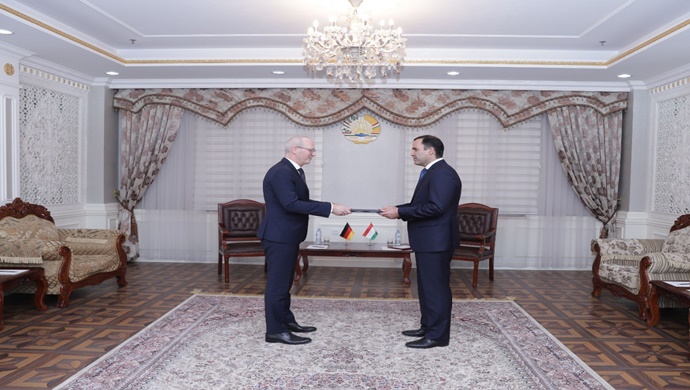 Presentation of copies of the Credentials of the German Ambassador