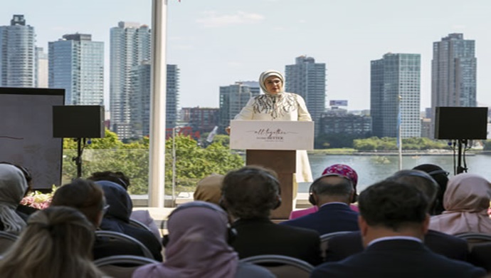 Emine Erdoğan: “Varisi olduğu köklü miras çerçevesinde devletimiz, bugün de dünyanın vicdanı olmayı sürdürmektedir”