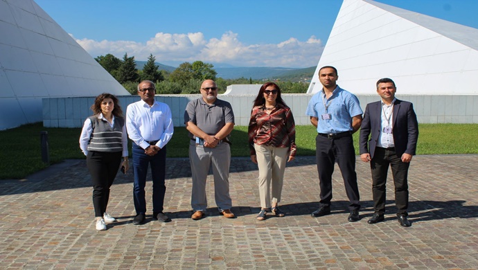 Kanadalı parlamentar Quba Soyqırımı Memorial Kompleksində və Qırmızı Qəsəbədə olub