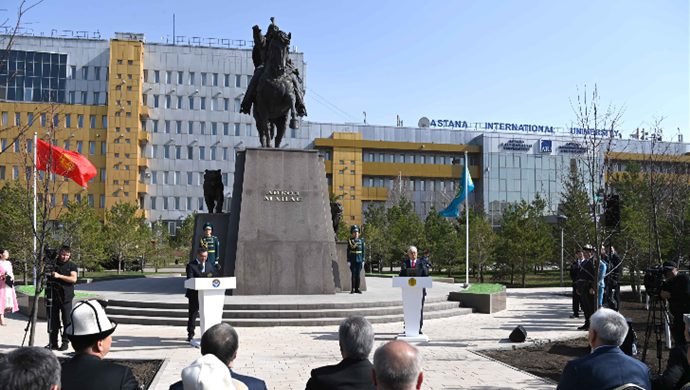 Aikol Manas anıtının açılış törenine Kazakistan ve Kırgızistan cumhurbaşkanları katıldı