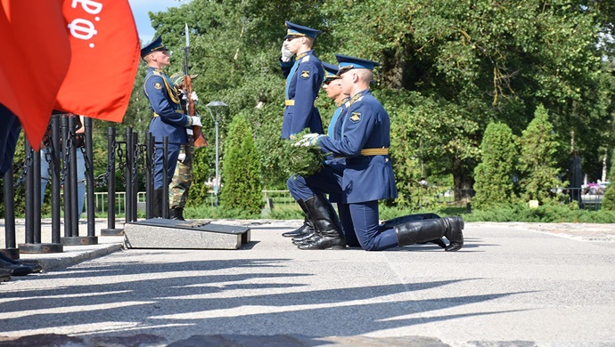 Birleşik Rusya aktivistleri, Pskov’un Nazi işgalcilerinden kurtarılmasının 80. yıldönümü kutlamalarına katıldı