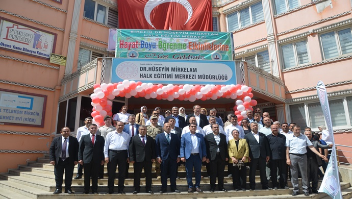 Birecik Halk Eğitimi Merkezi Hayat Boyu Öğrenme Haftası Sergisi Açıldı