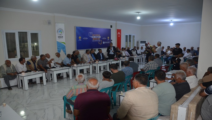 Birecik Belediye Başkanı Mehmet Begit, “Vatandaş Soruyor, Başkan Cevaplıyor” programı kapsamında Bağlarbaşı Mahallesinde hemşehrileriyle buluştu