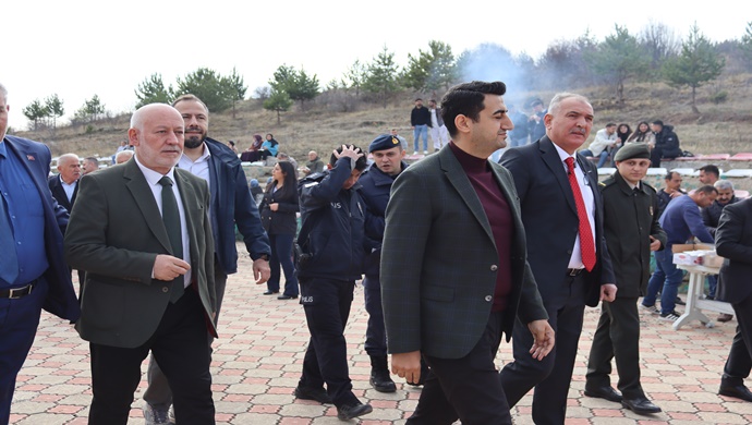 Giresun Üniversitesi Şebinkarahisar Yerleşkesinde Geleneksel Hamsi Şenliğine yüzlerce kişi katıldı