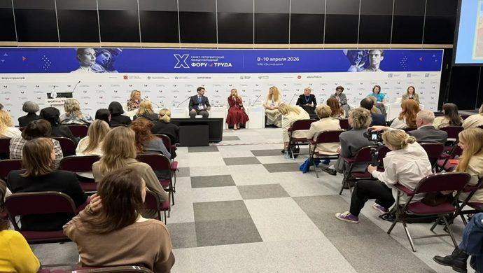 St. Petersburg’da, Birleşik Rusya Kadın Hareketi aktivistleri, kadın topluluklarının istihdamdaki rolünü tartıştılar